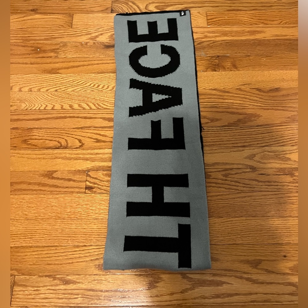North face scarf